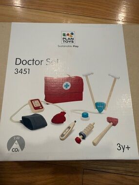 NWT plan toys Doctor set .